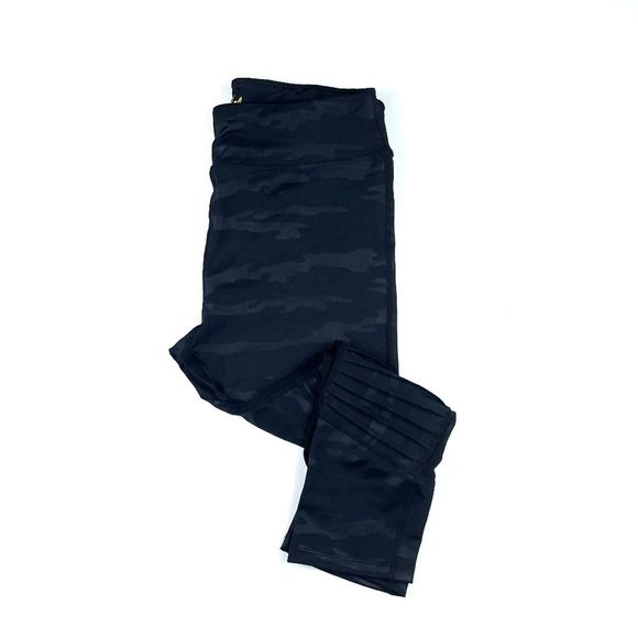 Sam Edelman Women's Camo Moto Workout Capri - Picture 7 of 8